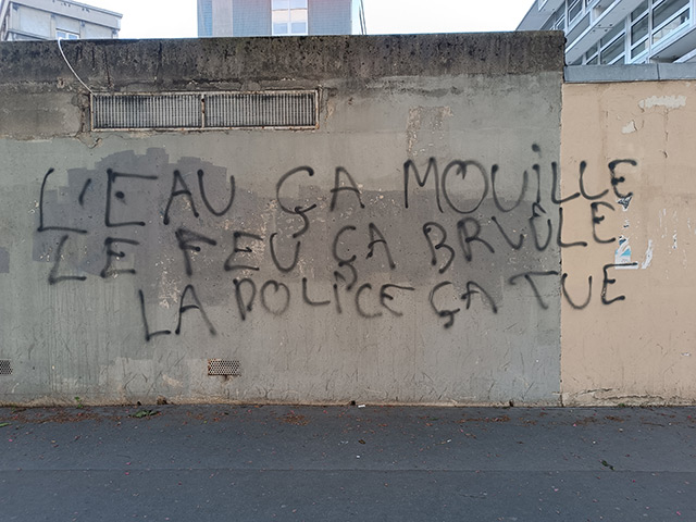 La prison pour un slogan à la craie sur le trottoir, Monde