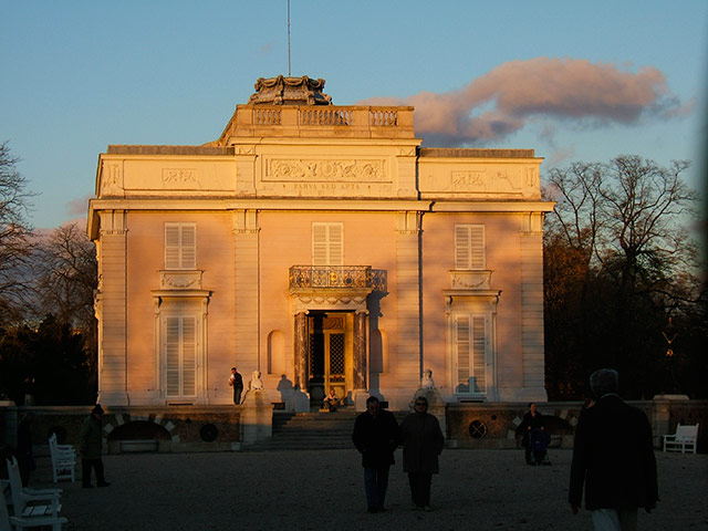 Bagatelle. Hanji-Bagatelle.jpg