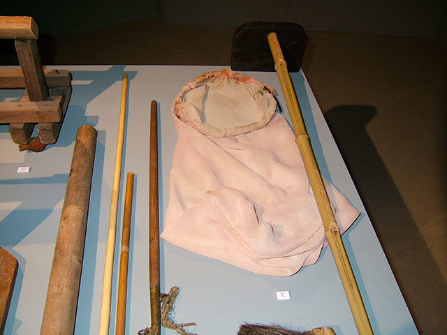 Matériel pour forme à papier. Hanji-Bat07.jpg