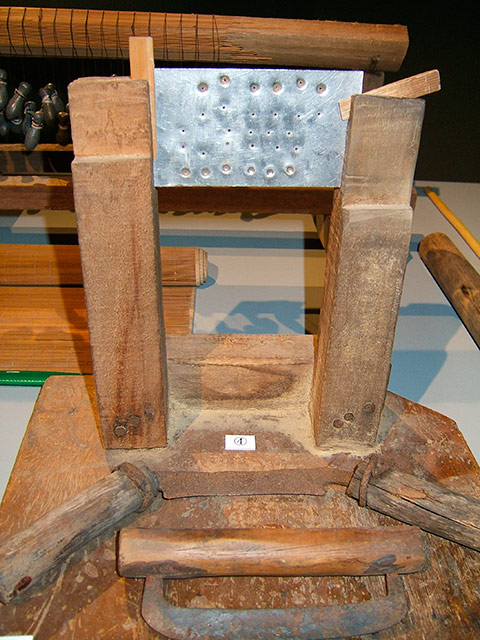 Matériel pour forme à papier. Hanji-Bat08.jpg