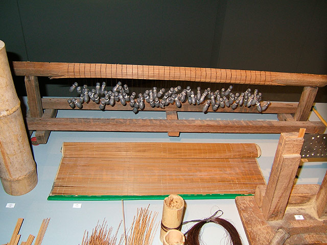 Matériel pour forme à papier. Hanji-Bat09.jpg