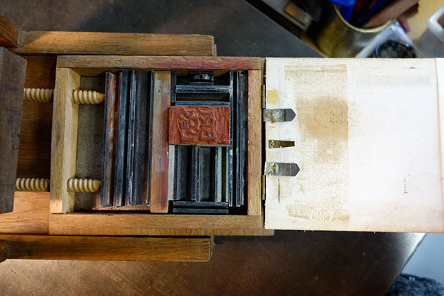 Presse jouet en bois. GrandePresseJouetBois-04.jpg