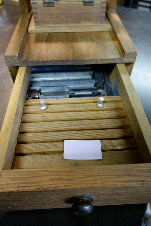 Presse jouet en bois. GrandePresseJouetBois-10.jpg