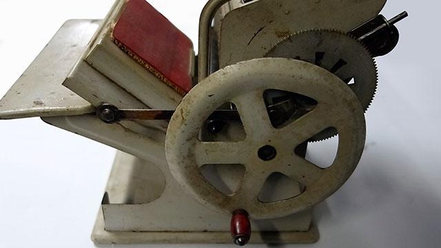 Presse jouet en tôle emboutie. PresseJouetToleEmboutie3.jpg