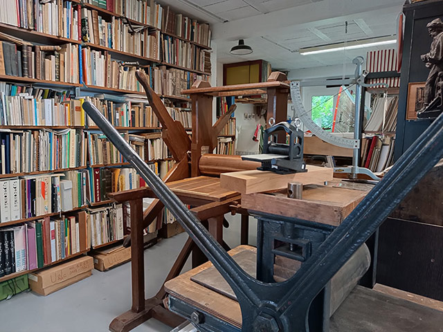 Vitrine à couteaux par Séverine sur L'Air du Bois